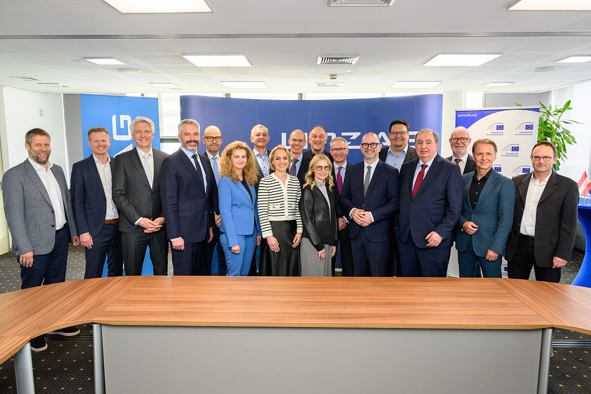 gruppenbild_anl_besuch_der_eib_in_linz