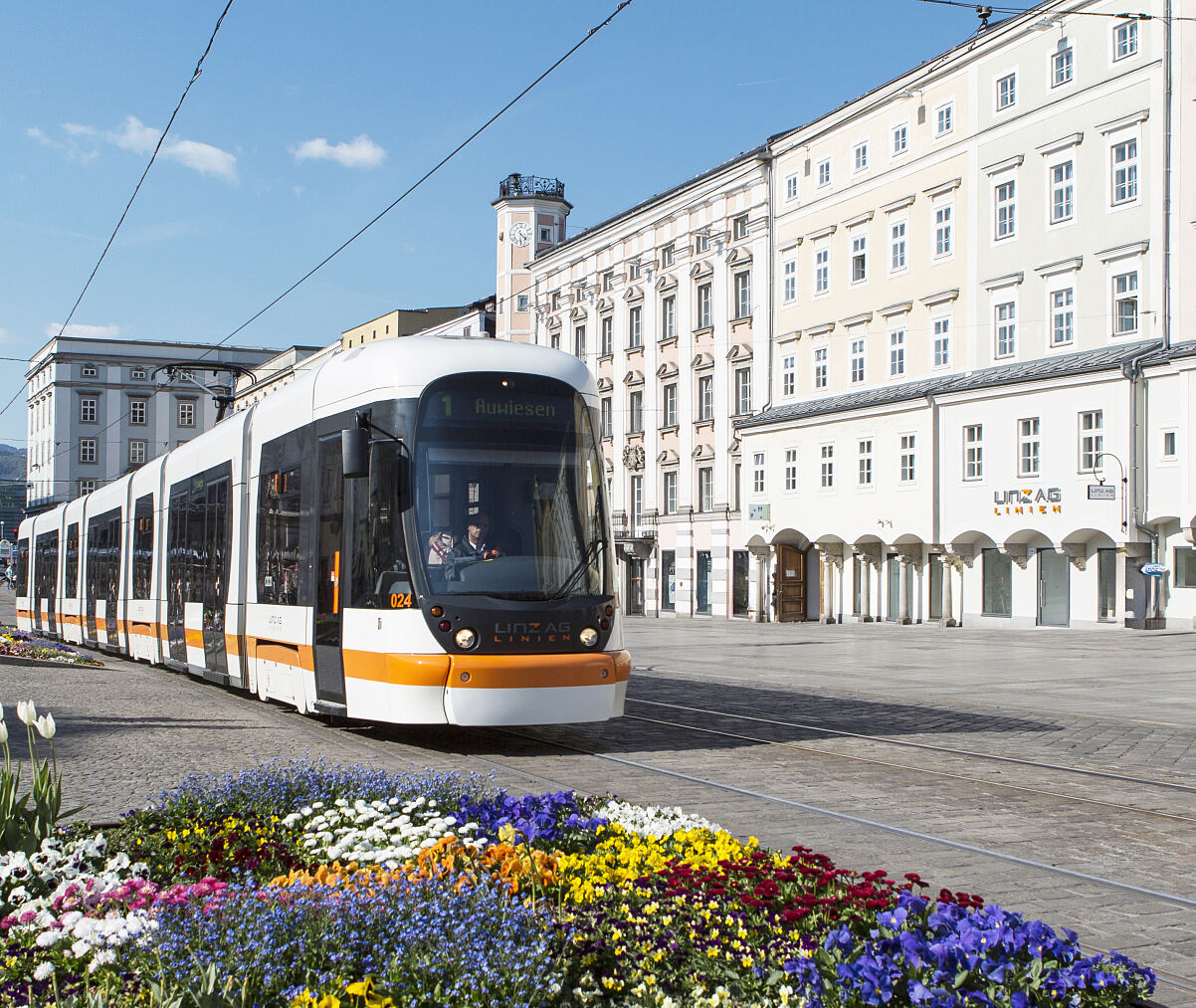 Straßenbahn  am Hauptplatz