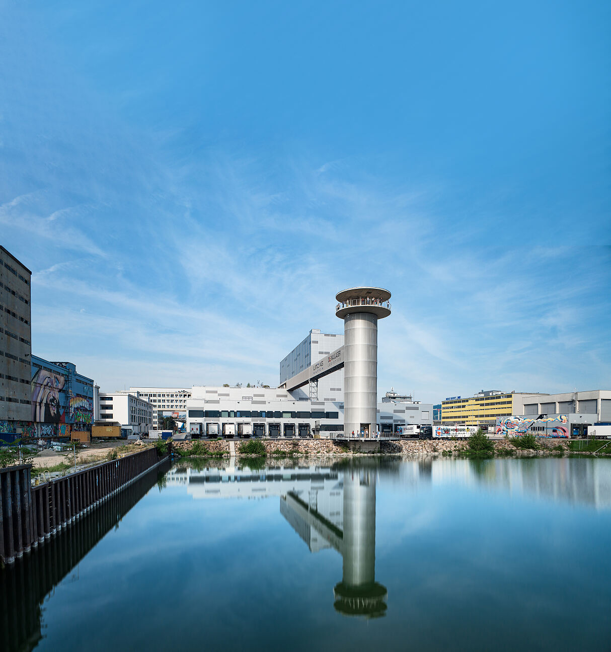 Aussichtsturm im Hafen