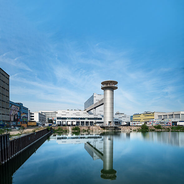 Aussichtsturm im Hafen