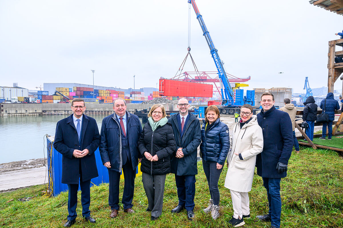Hafentor Gruppenbild  (LINZ AGFotokerschi)