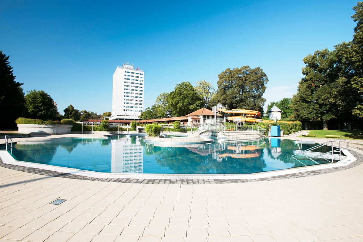 Parkbad Außenansicht (Foto: LINZ AG)