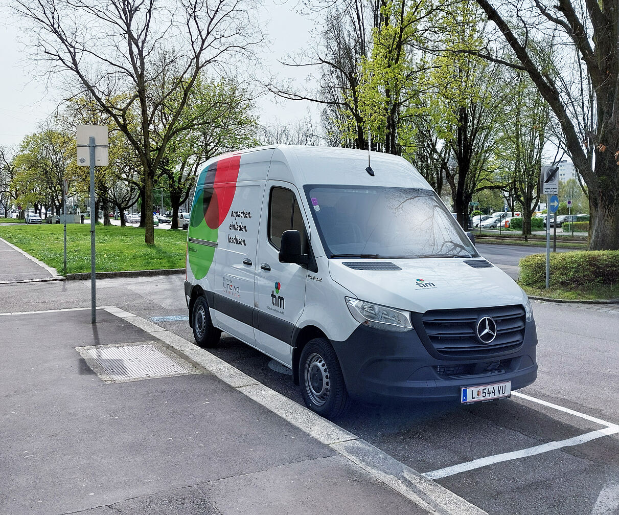 Zwei Transporter stehen für die tim-Kund*innen zur Verfügung.