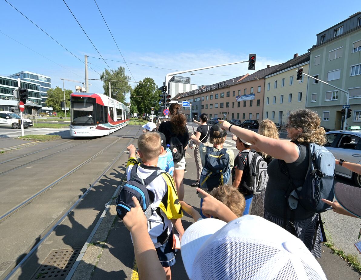 Start der LILI Rallye bei der Haltestelle WIFILINZ AG