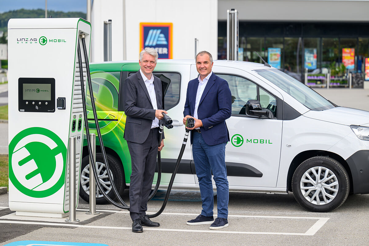 Josef Siligan (LINZ AG) und Horst Leitner (HOFER) in Steyregg