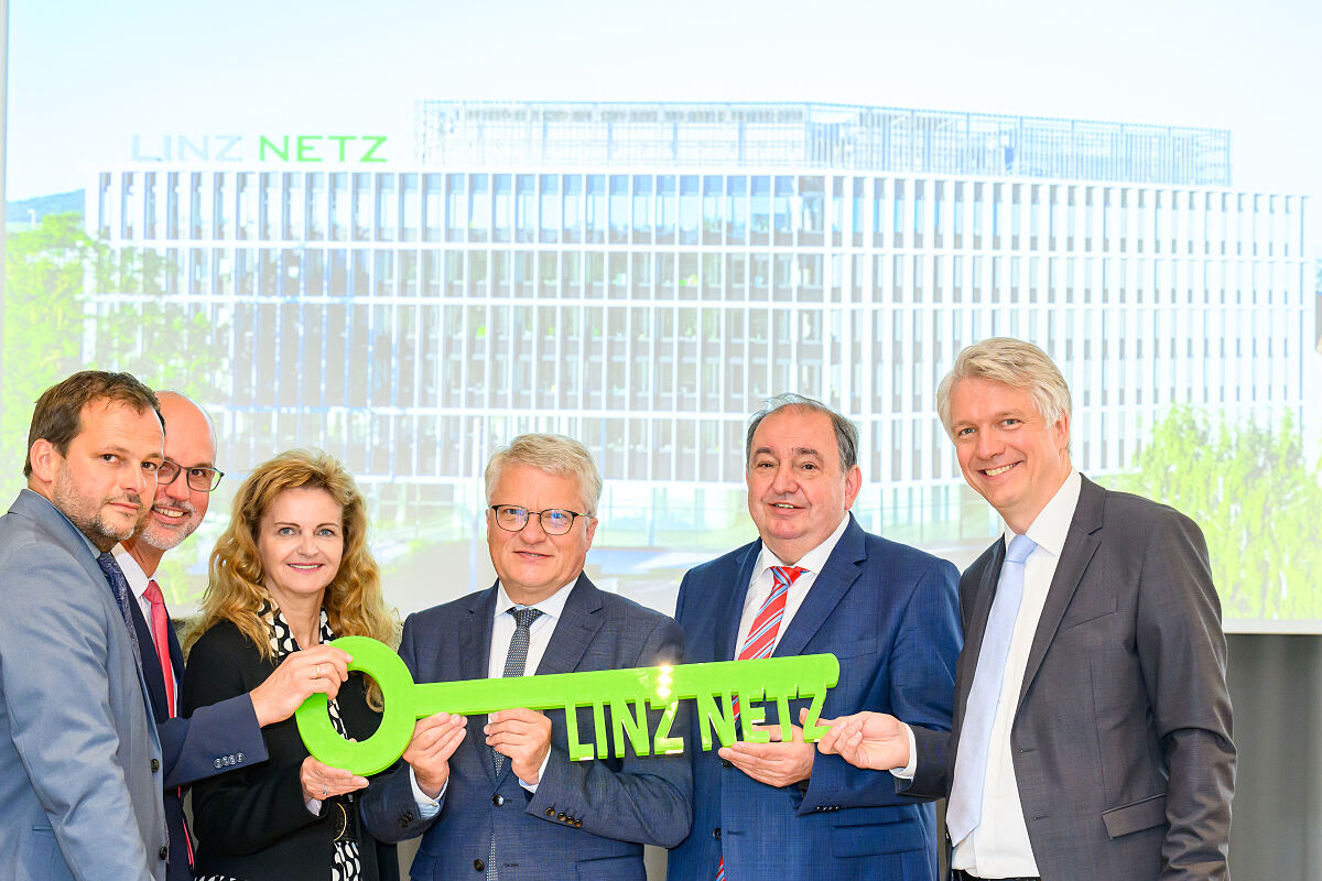 Schlüsselübergabe (Foto: LINZ AGFotokerschi)