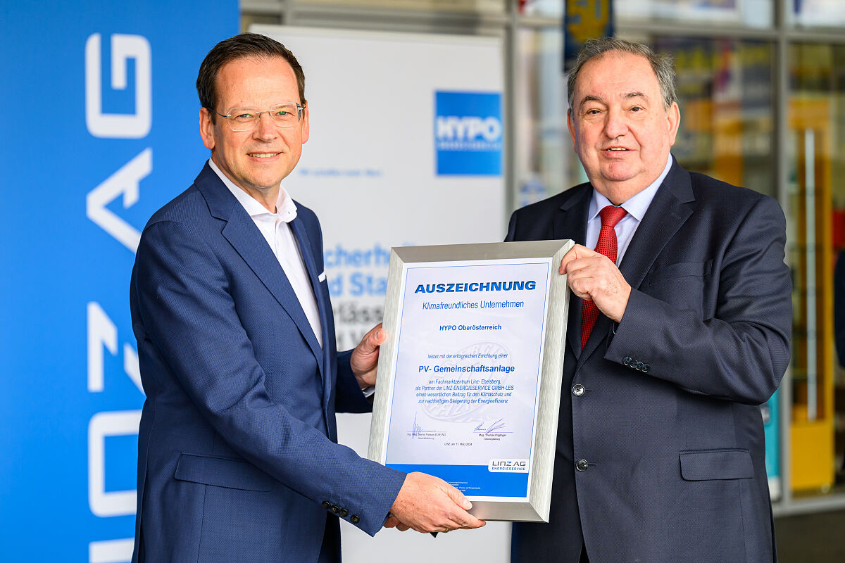 LES verlieh Auszeichnung an HYPO OÖ (LINZ AGFotokerschi)