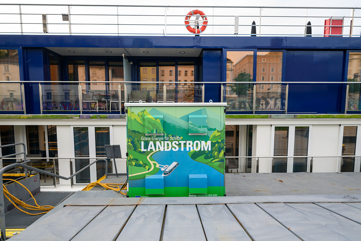 Landstrom-Anlage