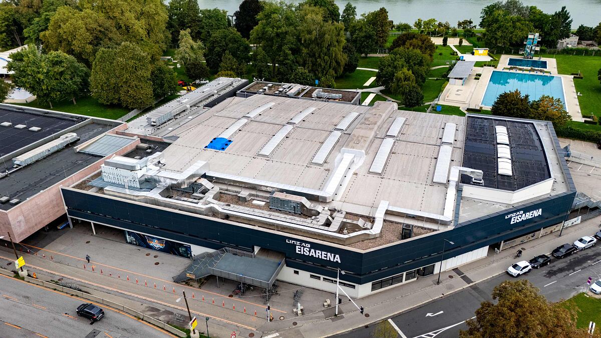 Die neue Lüftungs- und Entfeuchtungsanlage der LINZ AG Eisarena wird mit klimafreundlicher Fernwärme betrieben.