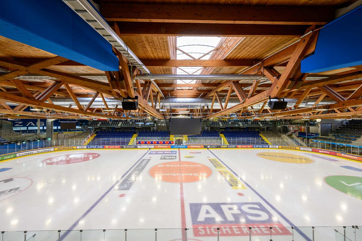 Perfektes Eis und optimale Sichtverhältnisse für Spieler*innen und Zuschauer*innen: Die neue Lüftungs- und Entfeuchtungsanlage schafft beste Bedingungen in der LINZ AG Eisarena.